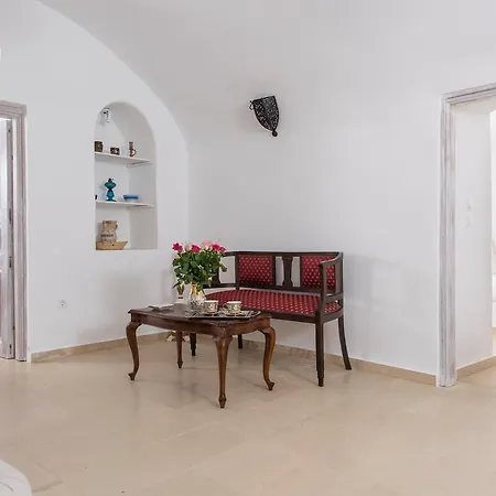 Klytia Megalochori (Santorini)